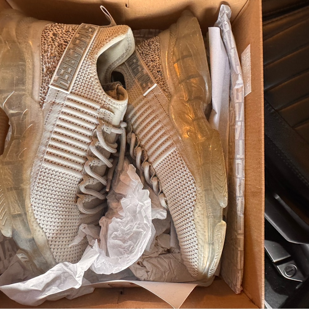 Skechers Women’s Beige Sneakers Size 11